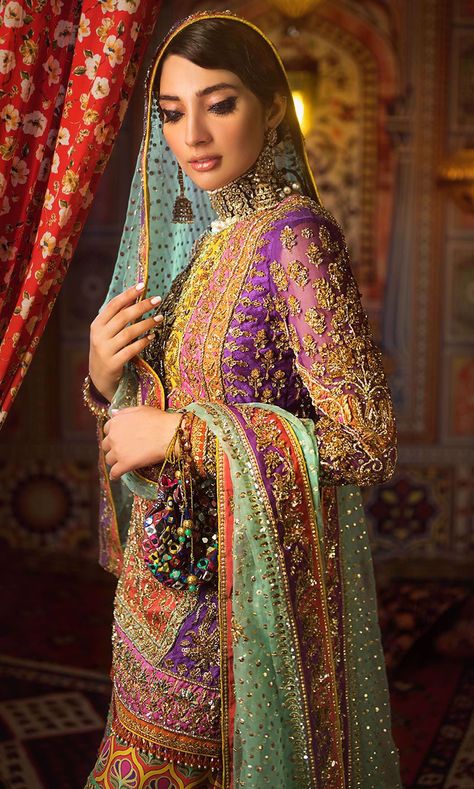 Jaggo Outfit Punjabi Bride, Pakistani Bridal Gharara, Mendhi Dress, Mehndi Gharara, Balochi Doch, Bridal Gharara, Gharara Designs, Nomi Ansari, Makeup Fails