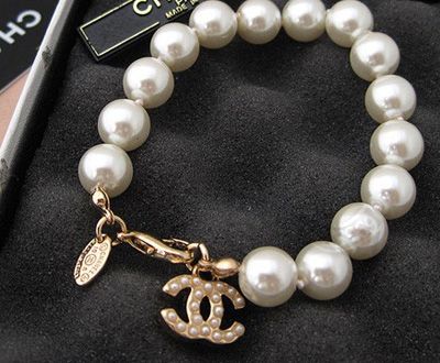 Pearls Coco Chanel, Chanel Pearls, Chanel Jewelry, Diamond Are A Girls Best Friend, Ring Verlobung, Bling Bling, Pearl Bracelet, Cute Jewelry, Miu Miu