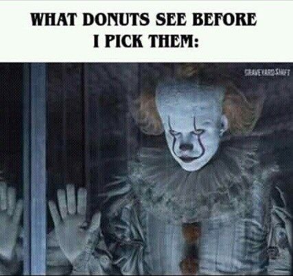 Thirty-Two Memes & Pics For Anyone Obsessed With Halloween - Memebase - Funny Memes Humour, Horror Movies Funny, Scary Movie Characters, Halloween Memes, It The Clown Movie, Funny Horror, Movie Memes, Horror Characters, Really Funny Memes