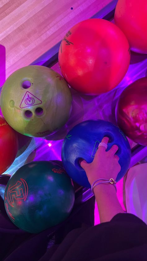 Tumblr, Bowling Night Aesthetic, Bowling Photo Ideas, Bowling Pictures Instagram, Bowling Instagram Story, Bowling Fake Story, Boliche Aesthetic, Bowling Story, Bowling Aesthetic Pictures