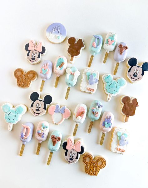 🏰Disney Themed Treats ✨ #disney#disneycookies#disneycakesicles#cookies#cakesicles#cakepopsicle#lasvegascookies#lasvegastreats#lasvegas | Instagram Disneyland Cake Pops, Disney Theme Treats, Disney Theme Cookies, Disney World Cookies, Disney Themed Foods, Disneyland Cake Birthdays, Disney Cakesicles, Disney Dessert Table, Disneyland Theme Cake