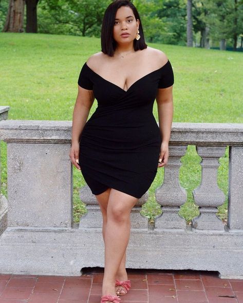 Plus Size Fashion for Women #Plussize Curvy Girl Fashion, Denise Mercedes, Modelos Plus Size, Shirred Dress, Looks Plus Size, Womens Fashion Classy, Curvy Girl Outfits, Curvy Outfits, Curvy Women Fashion