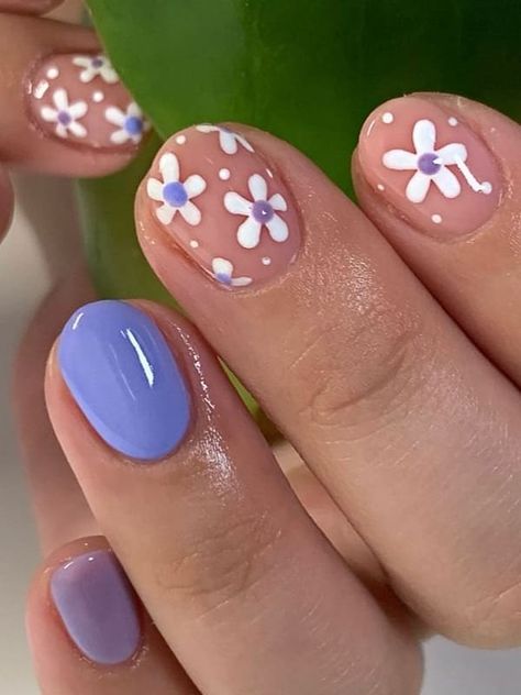 simple lavender flower nail design Easy Kids Nails, Simple Flower Nail Designs, Korean Flower, Kids Nail Designs, Girls Nail Designs, Nail Art For Kids, Summer Gel Nails, Cute Simple Nails