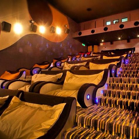 Movie Theatre Seats, Movie Theater Rooms, Home Theater Room Design, Theatre Inspiration, Theater Room Design, Home Cinema Room, At Home Movie Theater, Movie Theatre, Theatre Design