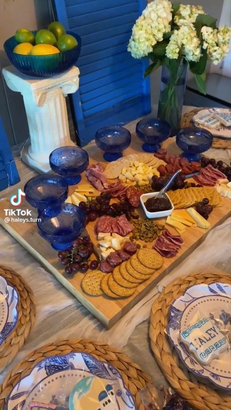 Mamma Mia Charcuterie Board, Mamma Mia Boat Party, Mama Mia Sleepover, Mamma Mia Food Party, Momma Mia Theme Birthday Party, Mama Mia Desserts, Mama Mia Food Ideas, Mamma Mia Brunch, Mamma Mia Aesthetic Party Decor