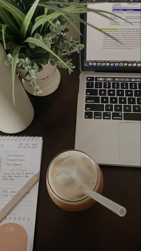 Cute Instagram Story Ideas, Morning Iced Coffee, Coffee Monday, Aesthetic Office, Coffee Study, Ig Reels, College Aesthetic, Aesthetic Content, Coffee Obsession