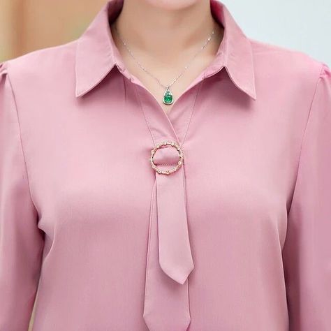 Korean Fashion Blouse, Plain Blouse Designs, Designs Blouse, Shirt Outfit Women, Blouse Back Neck Designs, Trendy Shirt Designs, New Blouse Designs, Modest Dresses Casual, Blouse Models