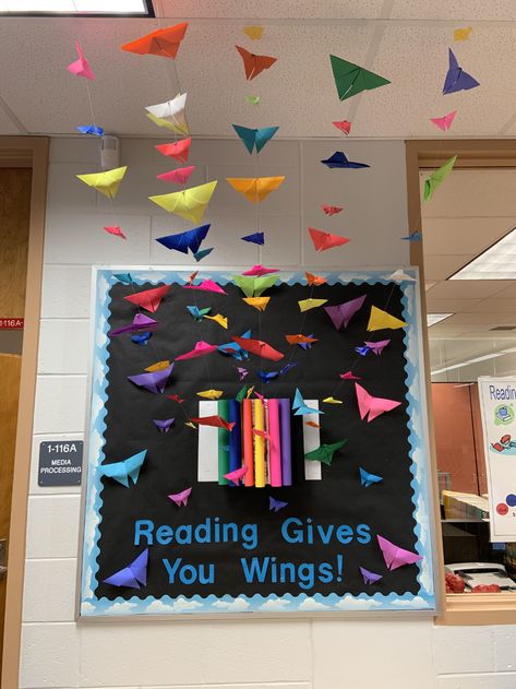 School Library Bulletin Boards, Elementary Bulletin Boards, School Library Displays, Reading Bulletin Boards, Teacher Bulletin Boards, Library Book Displays, Diy Classroom Decorations, Preschool Bulletin, Library Bulletin Boards