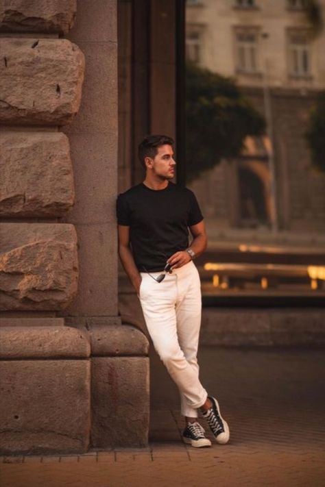 Men Outside Photoshoot, Downtown Men Photoshoot, Mens City Photoshoot, Street Photography Men Poses, Street Photo Poses Men, Men Model Poses Street Styles, Man Fotoshoot Ideas, Male Model Poses Photo Shoots, Male Model Outdoor Photoshoot