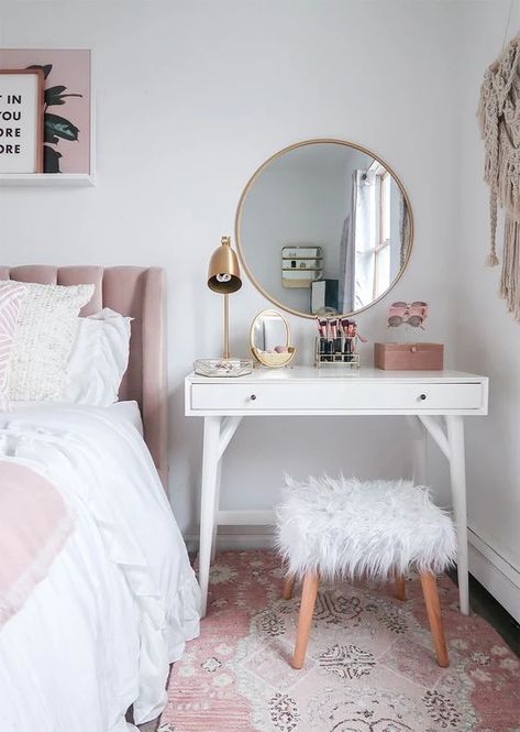 Small Bedroom Vanity, Små Rum Lidt Plads, Desks For Small Spaces, Hiasan Bilik, Bedroom Vanity, غرفة ملابس, घर की सजावट, Teen Bedroom Decor, Girl Bedroom Decor