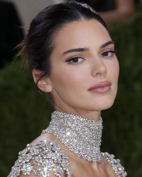 Gala Make Up, Kendall Jenner Maquillaje, Kendall Jenner Met, Kendall Jenner Met Gala, Kendall Jenner Face, Kendall Jenner Hair, Kendall Jenner Icons, Jenner Hair, Kendall Jenner Makeup