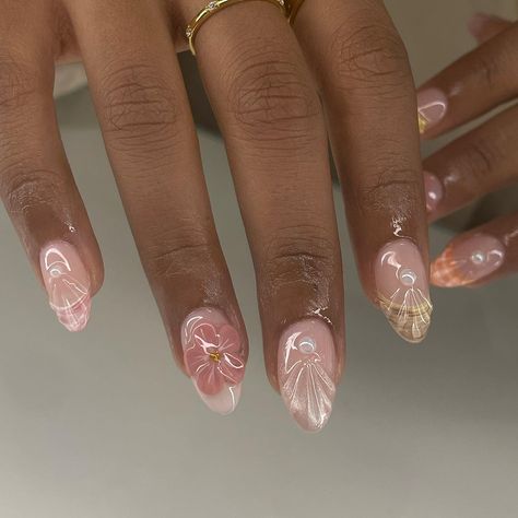 Seashell set😍 lowkey my first time doing smt like this on a client! Ib: please tag if you know! #nails #nailtech #nailart #nailsofinstagram #nailinspo #3dart #seashellnails #3dnails #nailporn #nailinspo #nailaddict #summernails #vacationnails #trend #vancouver Vacation Nail Ideas Simple, Seashell Nails Pink, Nail Texture Design, 2024 Summer Nails Short, Pink Seashell Nails, Soft Nail Designs, Short Acrylic Nails Round, Beach Nails Pink, Short Nails Shellac