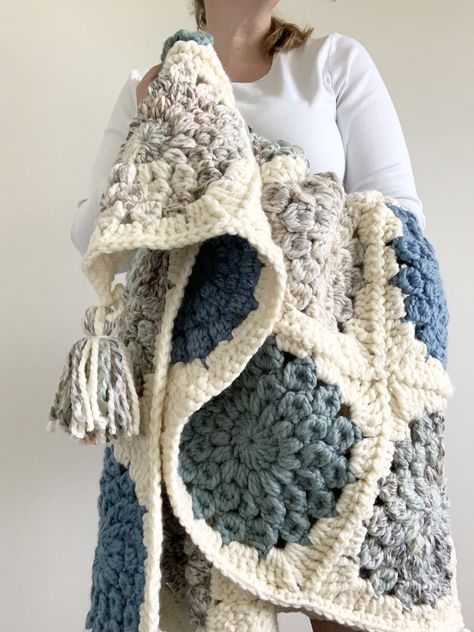 Granny Square Project, Granny Square Haken, Sunburst Granny Square, Diy Tricot, Crochet Throw Pattern, Chunky Crochet Blanket, Crochet Blanket Designs, Easy Crochet Blanket, On Writing