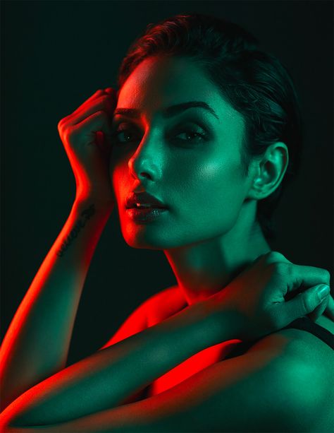 Gel Photography Lighting Set Up, Complementary Colors Portrait, Night Photography Portrait, Colour Gel Photography, Neon Photography, Night Portrait, Studio Portrait Photography, 사진 촬영 포즈, Portrait Lighting