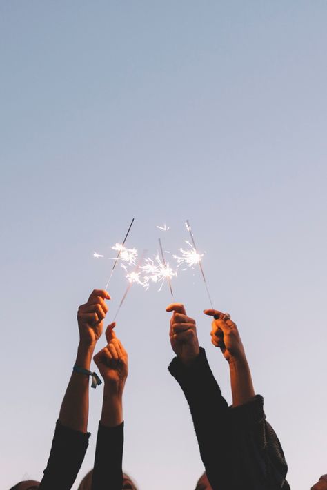 Crop hands with sparklers Premium Photo Photo Crop, Sparkler Photography, Night Sunset, Photo Cropping, Friend Pictures Poses, Beach Festival, Party Photography, Summertime Fun, Foto Ideas Instagram