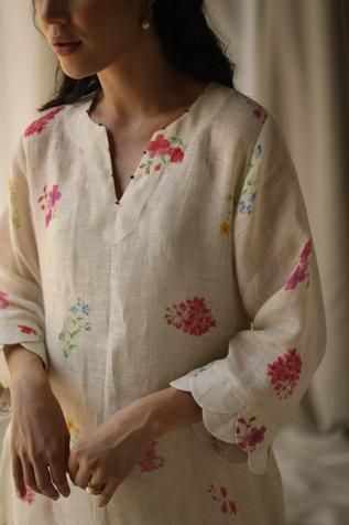 Shop for Roza Pret White Ophelia Linen Printed Kurta And Pant Set for Women Online at Aza Fashions Linen Kurti Design, Linen Suits Women, Chudidhar Neck Designs, 50 Blouse Designs, Salwar Neck Designs, Wedding Outfits For Women, New Kurti Designs, Kurta Patterns, Simple Kurta Designs