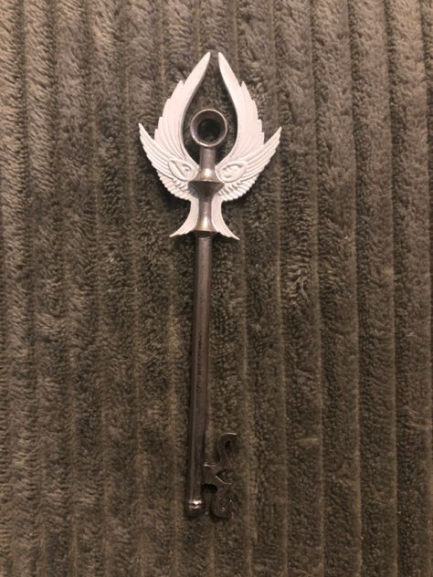 Locke And Key Keys, Key Art Projects, Skeleton Key Tattoo, Key Designs, Key Drawings, Locke Key, Key Tattoos, Key Tattoo, Unique Key