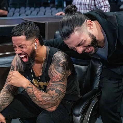 Roman Reigns Memes, Jimmy And Jey Uso, Roman Reigns Family, Wwe Funny, Roman Reigns Smile, The Bloodline, Roman Reigns Wwe Champion, Paul Heyman, Roman Reigns Shirtless