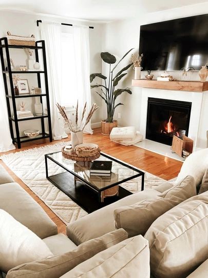 Cozy Modern Small Living Room, Simple Cozy Apartment Aesthetic, Living Room Designs Comfy, Small Modern Living Room Ideas, Simple Apartment Aesthetic, U Couch, Ideas Decoracion Salon, Decor Inspiration Living Room, Clean Living Rooms