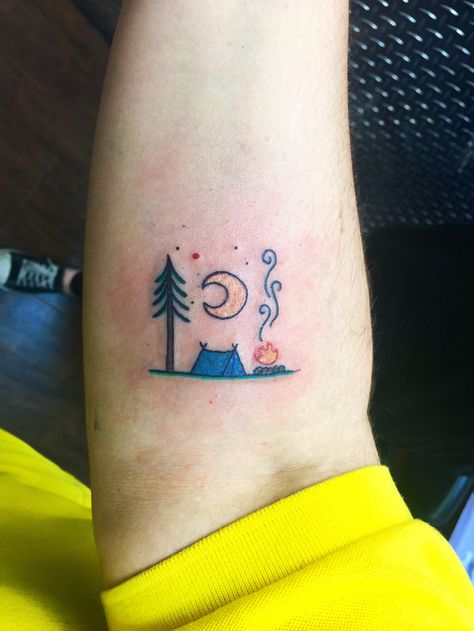 My camping tattoo! (@passion4film) Inspired by David Rollyn's art: https://www.instagram.com/p/BCMjY4pM4hi/?hl=en Camping Tattoo Ideas, Fly Fishing Tattoo, Outdoor Tattoo, Camping Tattoo, Minimalist Camping, Ideas Illustration, Koi Fish Tattoo, Japanese Sleeve Tattoos, Camping Checklist