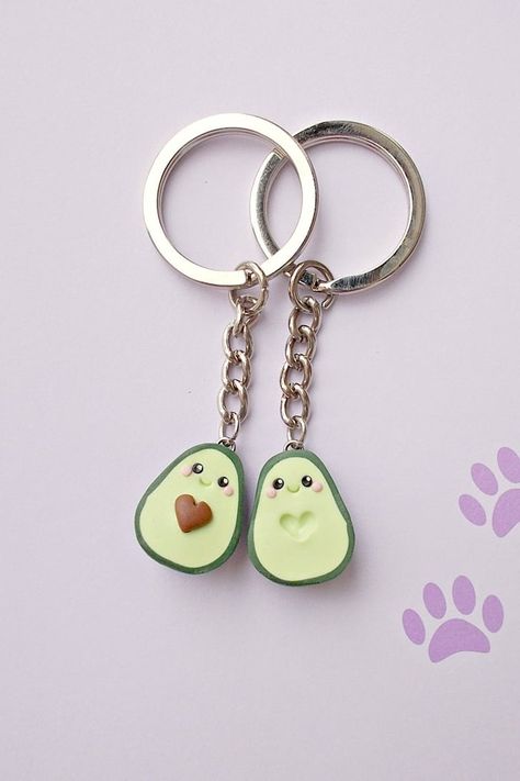 Fimo, Diy Keychain From Clay, Couple Clay Keychain, Clay Keychain For Boyfriend, Cute Clay Gifts For Boyfriend, Clay Gift For Boyfriend, Cute Clay Ideas For Boyfriend, Clay Art For Boyfriend, Clay Crafts For Boyfriend