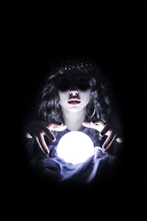 Dark Beauty Magazine, Hand Reference, Fortune Teller, Witch Aesthetic, Witchy Woman, Mesopotamia, Dark Photography, Foto Inspiration, Dark Beauty