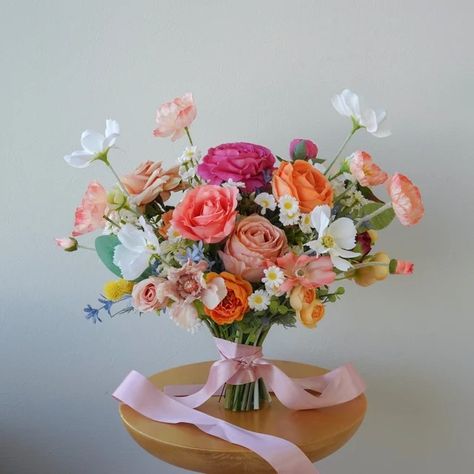 FYNWFlowerStudioUK - Etsy Daisy Bridal Bouquet, Flower Bouquet Delivery, Faux Bouquet, Colorful Bridal Bouquet, Prom Bouquet, Orange Bouquets, Bridesmaids Bouquet, Daisy Bouquet, Light Blue Wedding