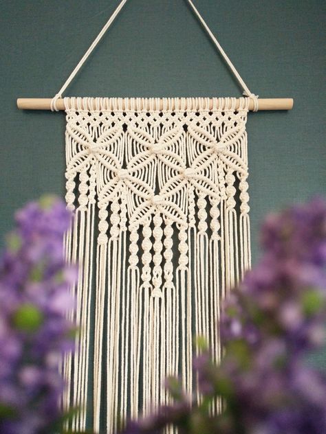 Macrame Art Diy, Macrema Wall Hanging Diy, Macrame Wall Hanging Leaves, Wide Macrame Wall Hanging, Simple Macrame Wall Hanging, Macrame Wall Hanging Pattern, Macrame Wall Hanging Ideas, Macrame Boho Decor, Macrame Decoration