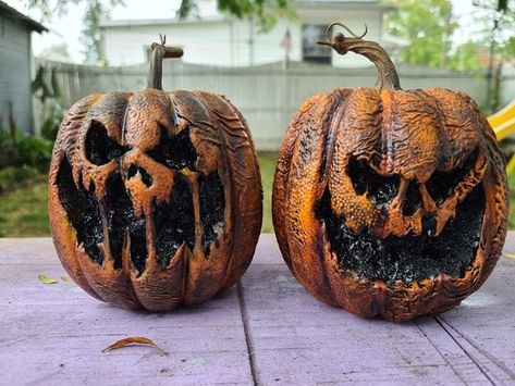 Creepy Pumpkins Carvings, Diy Rotting Pumpkin, Diy Rotten Pumpkins, Pinhead Pumpkin, Evil Pumpkin Carving, Creepy Pumpkin Carving Ideas, Evil Pumpkin Face, Rotting Pumpkin, Gothic Pumpkin