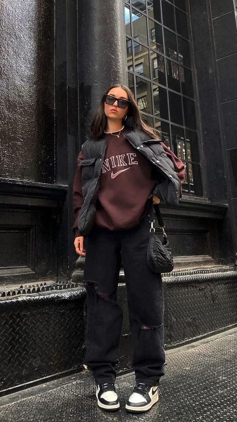 Best Tomboy Outfits, Teenage Outfits Girl, Tomboy Aesthetic Girl, Brown Outfits For Black Women Streetwear, Street Aesthetic Clothes, Cute Oversized Outfits Aesthetic, Womens Tomboy Fashion, Tomboy Cute Outfits, Y2k Style Women