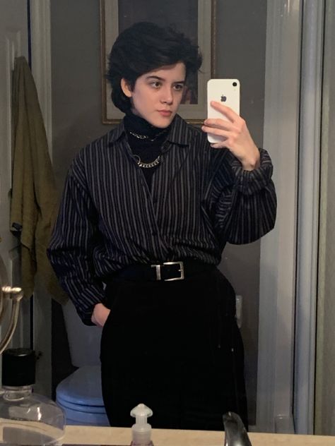 Club Outfits For Tomboys, Lesbian Aunt Outfit, Nonbinary Street Style, Queer Alternative Fashion, Goth Queer Fashion, Formal Queer Outfits, Masc Lesbian Formal Wear, Formal Outfit Nonbinary, Formal Enby Outfits