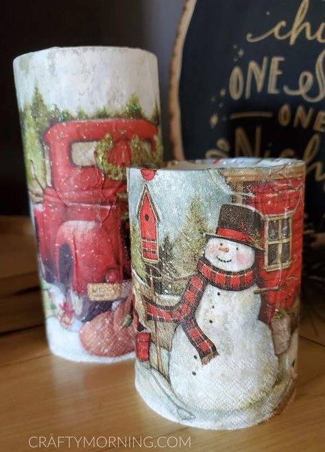 Natal, Christmas Napkin Mod Podge, Decapodge Ideas Diy, Decoupage Christmas Ideas, Napkin Candles, Christmas Napkin Decoupage, Diy Christmas Candles, Diy Christmas Napkins, Cheap Christmas Crafts