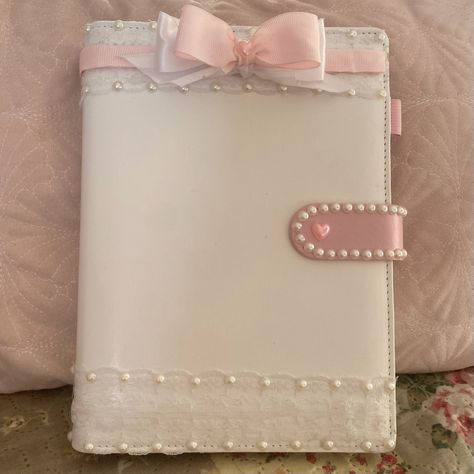 my pic! ib: another journal i saw | kpop photocard pc binder pink coquette bow inspo Princess Journal Ideas, Coquette Diary Cover, Aesthetic Binder School, Regalos Coquette, Coquette Journal Cover, Coquette School Supplies, Manualidades Coquette, Diary Coquette, Coquette Diary