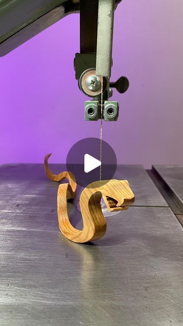 Bandsaw Projects Templates, Bandsaw Projects Ideas, Carpinteria Madera Ideas, Band Saw Projects Ideas, Wood Work Ideas, Wood Snake, Snake Carving, Wooden Snake, Woodworking Bandsaw