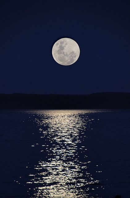 Moon over Stradbrokee Island, Australia Changzhou, Moon Sea Night, Moon And Sea, Artemis Dreaming, Moon Over Water, Moon Sea, Night Sea, Under The Moonlight, Shoot The Moon