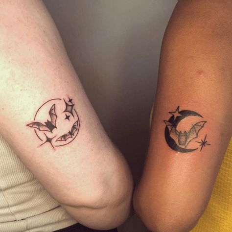 Matching Band Tattoos, Non Cringey Sister Tattoos, Creepy Mother Daughter Tattoos, Halloween Bestie Tattoos, Tattoo Ideas For Two Sisters, Creepy Friend Tattoos, Goth Mother Daughter Tattoos, Goth Couple Matching Tattoos, Snake Matching Tattoos For Best Friends