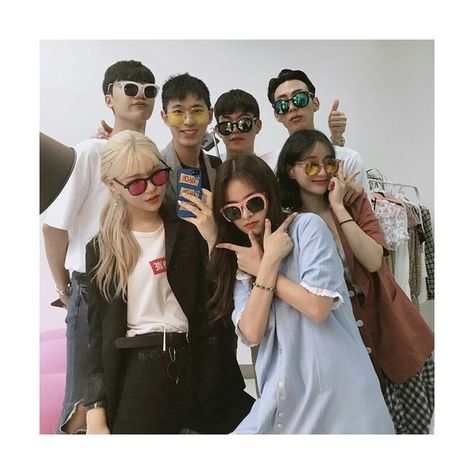 Quero amigos assim pra mim Ullzang Boys, Friends Group Photo, Ullzang Girls, Korean Friends, Couple Ulzzang, Kore Ulzzang, Mode Ulzzang, Mode Instagram, Korean Picture