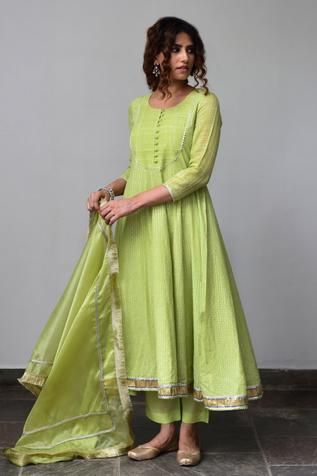 Lindy Hop Dress, Long Anarkali Dress, Cotton Suit Designs, Cotton Anarkali Kurta, Simple Kurtis, डिजाइनर कपड़े, Green Anarkali, Straight Cut Dress, Different Types Of Dresses