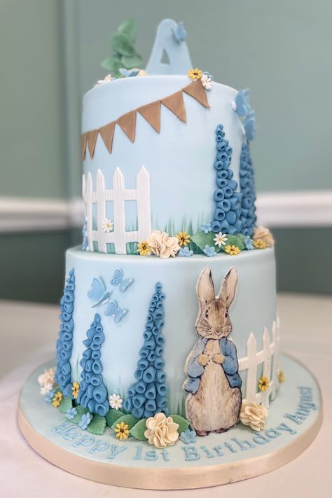 Peter Rabbit Birthday Cake - Birthday Party Pastel, Rabbit Themed Birthday Cake, Peter Rabbit Birthday Cake, Rabbit Birthday Cake, Christening Theme, Peter Rabbit Birthday Party, Christening Themes, Tooth Party, Peter The Rabbit