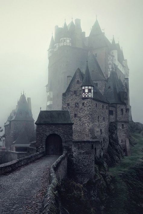 Abandoned castle in Germany Abandoned Castles, Abandoned Mansions, Eltz Castle, Old Castle, Foggy Day, Real Estat, Germany Castles, Nature Architecture, Beautiful Castles