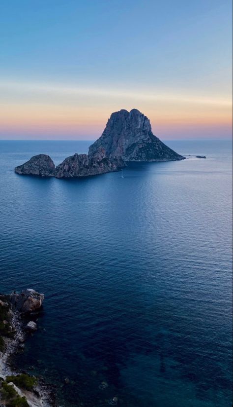 Summer In Ibiza, Travel Spain Aesthetic, Ibiza Party Aesthetic, Ibiza Aesthetic Party, Ibiza Wallpaper, Ibiza Spain Aesthetic, Ibiza Aesthetic, Ibiza 2024, Spain Ibiza