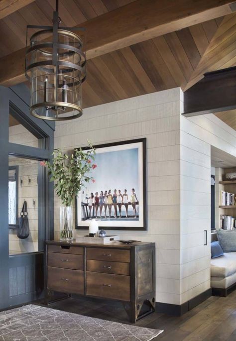 Rustic lake house retreat inspired by gorgeous Lake Tahoe surroundings Lake Condo Decor, Coastal Cowgirl Interior Design, Small Lake House Decor, Colorful Lake House, Lakehouse Living Room, Retro Beach House, Traditional Library, Small Lake Houses, Lake Bathroom