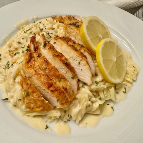Orzo Recipes With Chicken, Lemon Chicken With Orzo, Lemon Chicken And Orzo, Chicken Orzo Pasta, Chicken With Orzo, Lemon Chicken Thighs, Chicken Spinach Pasta, Lemon Chicken Pasta, Recipes With Chicken And Peppers
