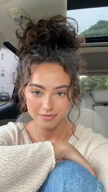 Loose Bun Tutorial, Loose Bun, Curly Hair Care Routine, Curly Hair Styles Easy, Bun Tutorial, From Tiktok, Hairdos For Curly Hair, Trendy Hairstyle, Hair Stylies