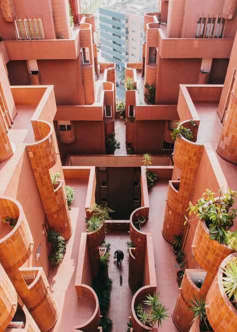 Avant Garde, Futuristic Apartment, Interior Courtyard, Ricardo Bofill, Monumental Architecture, Modular Housing, Stone Siding, House Building, Stair Storage