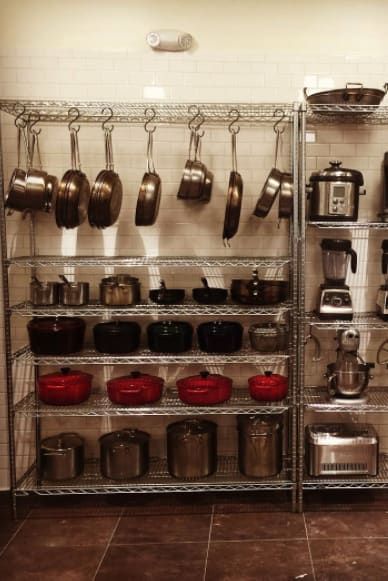 16 Kitchen Organization Tricks I Learned Working In Restaurants Kitchen Rack, Concept Restaurant, Modern Pantry, Desain Pantry, Kitchen Storage Hacks, Kabinet Dapur, Kitchen Pantry Design, Tiny House Kitchen, Classic Kitchen