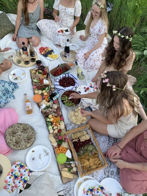 Bday Picnic, Summer Solstice Party, Solstice Party, Sommer Mad, Picnic Birthday Party, Fairy Tea Parties, Birthday Picnic, Lev Livet, Picnic Inspiration