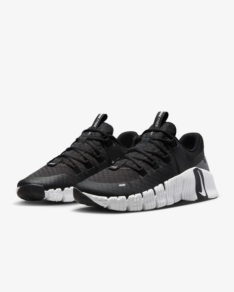 Nike Free Metcon 5 Women's Workout Shoes. Nike.com Workout Shoes Nike, Best Gym Shoes, Nike Tenis, Nike Gym Shoes, Nike Free Metcon, Nike Fitness, Nike Shoes Women Fashion, Womens Workout Shoes, Workout Sneakers