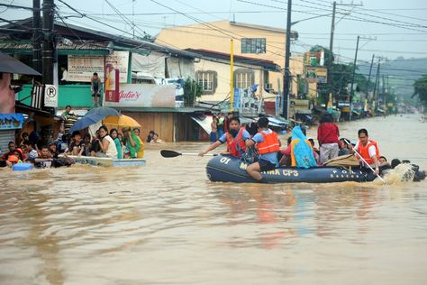 Flooding bring Manila to a standstill Flood In Philippines, Kontemporaryong Isyu Ng Lipunan, Floods Pictures, Poster Pmr, Flood Rescue, Drunken Master, Credit Card Tool, School Works, Water Flood