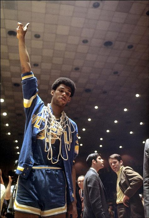 Kareem Basketball Court Size, Ucla Basketball, College Basketball Players, Basketball Rules, New York Basketball, Abdul Jabbar, Indoor Basketball Court, College Basketball Jersey, Kareem Abdul